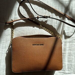 MK Jet Set Medium Crossbody Bag (colour “Luggage”)